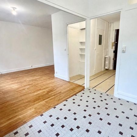 Location Appartement 1 pièce 30m² LYON 7ème - Photo 4