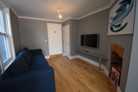 6 Bed Semi-Detached House, Addington Road, RG1 - Photo 2