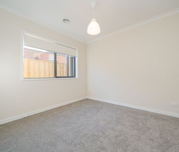 Ready to move in to with nothing to do! Available 28 Nov 2025 - Photo 4