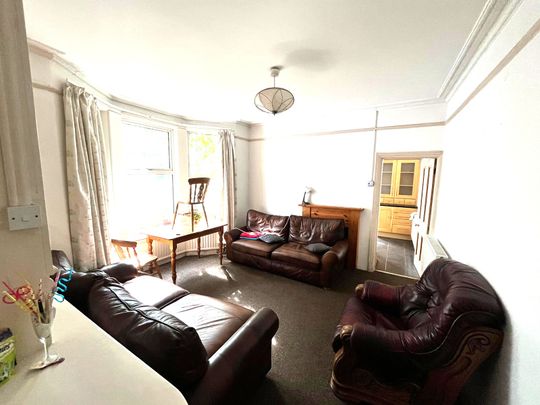 £2,100 PCM, Furnished Five Bedroom House with Enclosed Garden in Allensbank Road, Heath, Cardiff, CF14 3QY - Photo 1