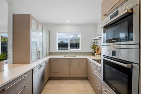 Modern, Low-Maintenance Living in a Prime Location - Photo 5