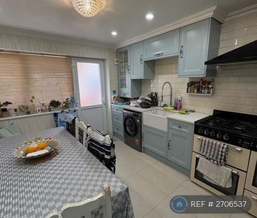 4 bedroom terraced house to rent - Photo 3