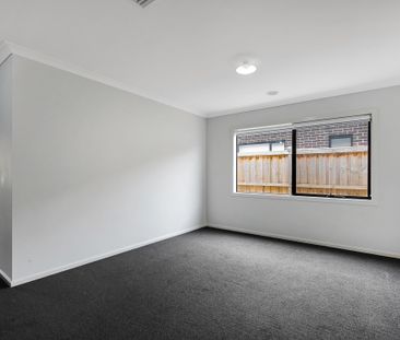 MERIDIAN ESTATE - LARGE FAMILY HOME! - Photo 5