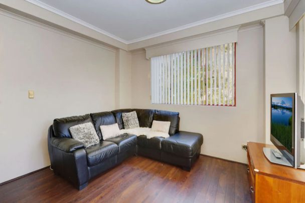2 Bedroom Apartment In Ideal Location - Photo 1