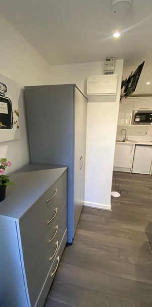 Studio Flat, Willesden Green, NW2 - Photo 1