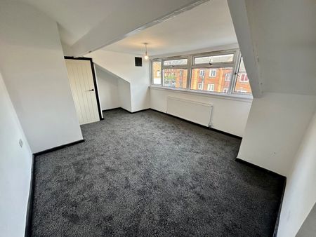 Darfield Crescent, Leeds - Photo 4