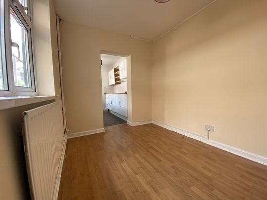 4 Bed Terraced House, Villiers Road, BS5 - Photo 1