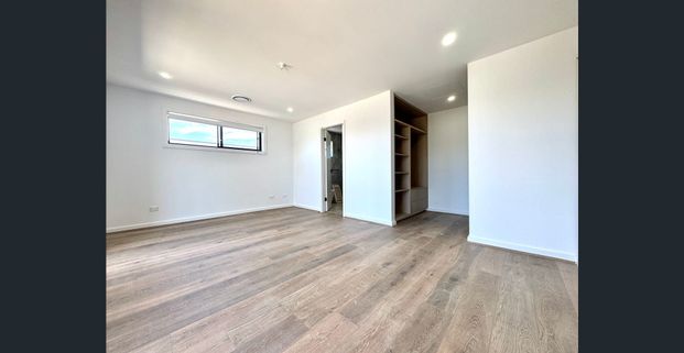 Stunning 5-Bedroom, 3-Bath Home with Spacious Backyard – For Lease! - Photo 1