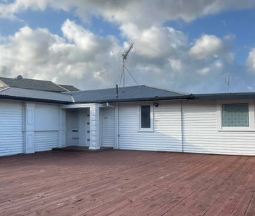 Four Bedrooms Family Home in Forrest Hill - Photo 1