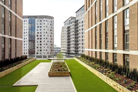 AVAILABLE NOV 15TH! | TWO BEDROOM ONE BATHROOM APARTMENT AT ALLEGRO LIVING | PARKING AVAILABLE | BLEND OF COMFORT AND CONVENIENCE | PRIME LOCATION | 24-HOUR CONCIERGE | RESIDENTS GYM - Photo 4