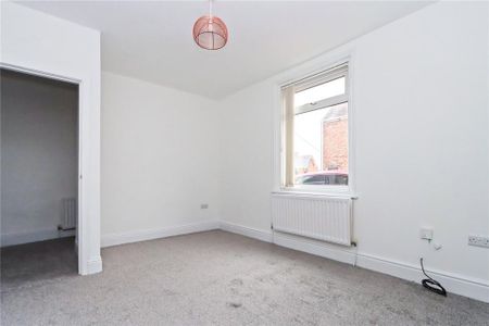 2 bedroom end of terrace house to rent - Photo 3