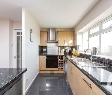 Alderney Gardens, Wickford, Essex, SS11 - Photo 2