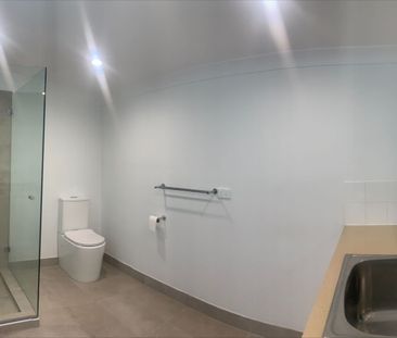 Half-house with own entry - Photo 1