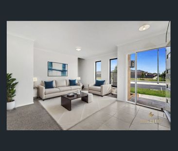 Stylish 3-Bedroom, 2-Bathroom 2 Living Areas Triple-Storey Townhous... - Photo 6