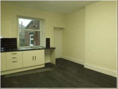 3 bedroom flat to rent - Photo 5