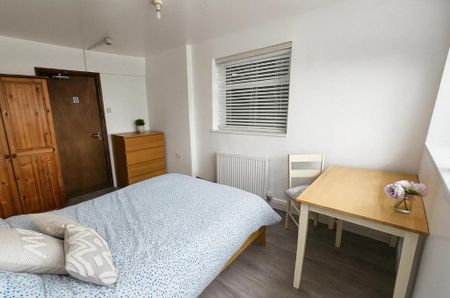 1 bedroom in a house share to rent - Photo 3