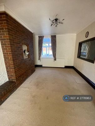 4 bedroom terraced house to rent - Photo 1