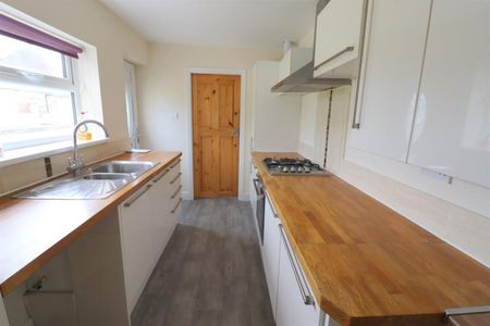 1 bedroom Bungalow To Let - Photo 2
