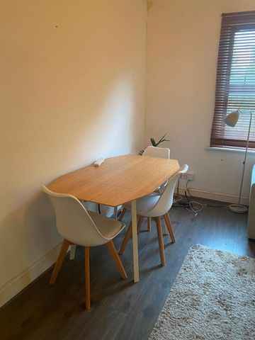 2 Bed Maisonette, Stoke Newington Common, N16 - Photo 2