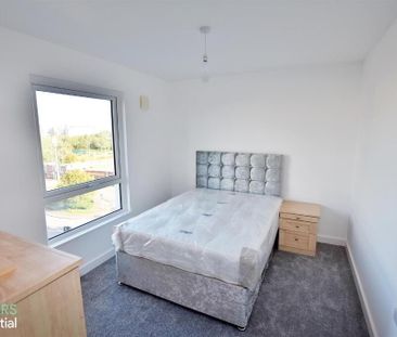 Apt 10, 25 Bridge End, Belfast, BT5 4AW - Photo 4