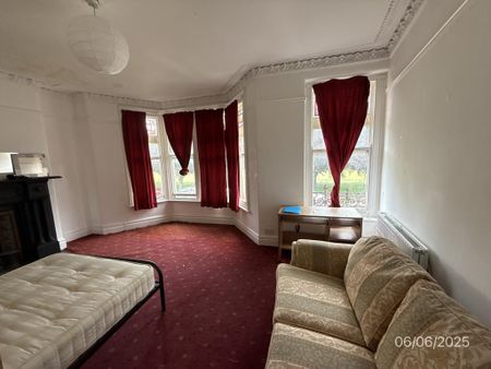 8 bedroom terraced house to rent - Photo 3