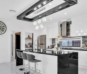 Modern Upgraded Double Storey Family Home! - Photo 1