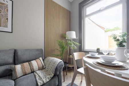 Room 5, 65 Ballygomartin Road, Belfast, BT13 3LB - Photo 2