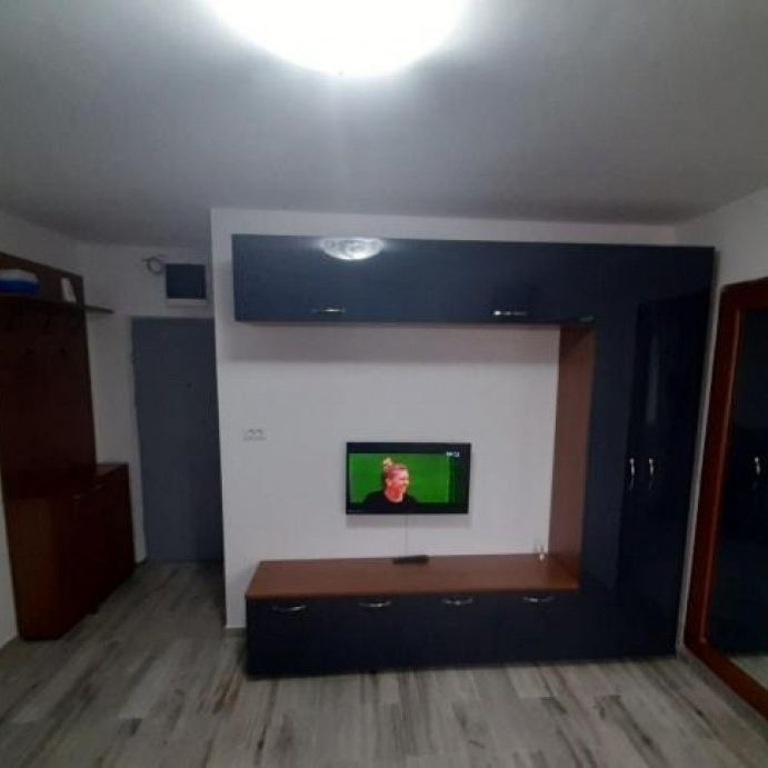 Dristor etaj 10 confort 2 - Fotografie 1