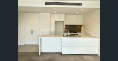 A large Apartment with a convenient location and view - Photo 5