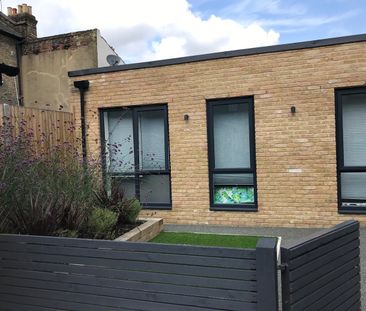 3 Bed Flat, Cameron Court, E12 - Photo 3