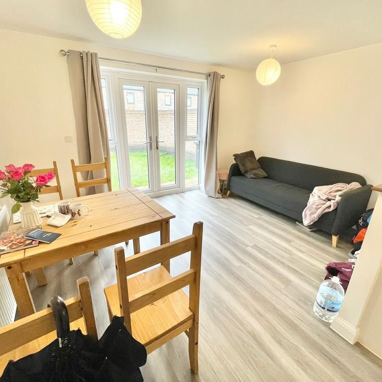 1 bedroom in a house share to rent - Photo 1