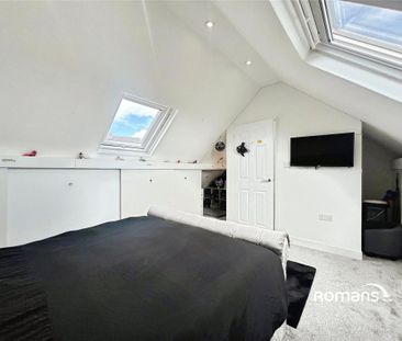 5 bedroom semi-detached house to rent - Photo 4
