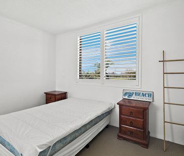 Stylish & Renovated Two-Bedroom Apartment in Prime Location - Photo 3