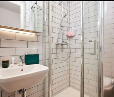 Room in a Shared Flat, Loampit Vale London, SE13 - Photo 6