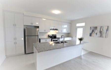 For Lease - 3478 Vernon Powell Drive, Oakville, Ontario - Photo 3