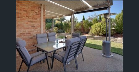 Executive 4 Bedroom Home opposite the Golf Course !! - Photo 4