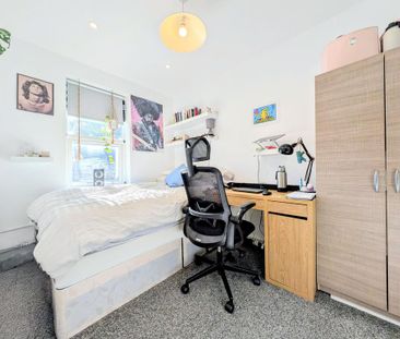 4 bedroom terraced house to rent - Photo 4