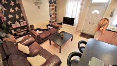 3 bedroom House in Harold Place, Leeds - Photo 5