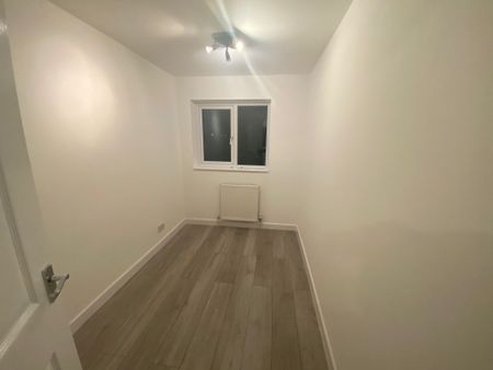 Uxbridge Road, Feltham - Photo 2