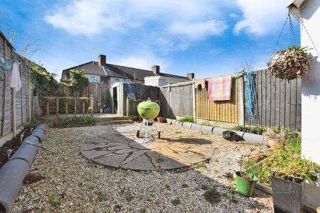 2 bedroom terraced house to rent - Photo 4