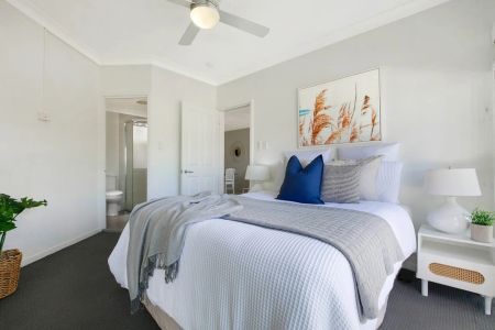 Renovated Apartment in Prime Location with Water & White Goods Included! - Photo 3