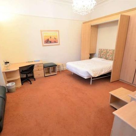 Riverside Apartment - Staines-upon-thames, TW18 - Photo 3