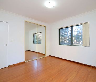 Ground floor 3 bedroom unit - Photo 2