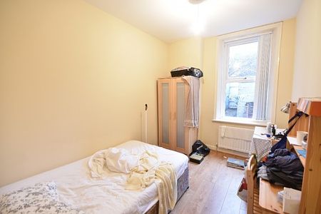 3 Bed - Starbeck Avenue, Sandyford - Photo 5