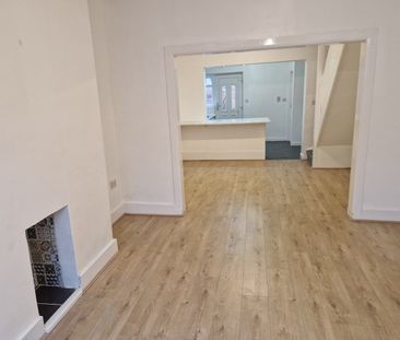 2 Bed Terraced House, Bartlett Street, L15 - Photo 3