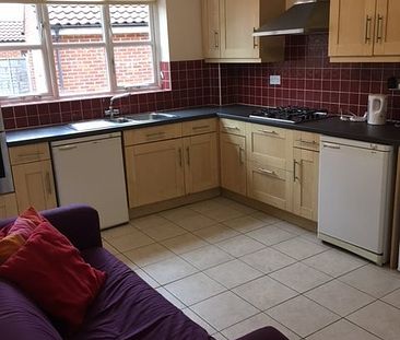 1 bed house / flat share to rent in Mascot Square, Hythe - Photo 3