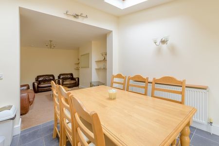 4 Bed Semi-Detached House, Finchley Road, M14 - Photo 2