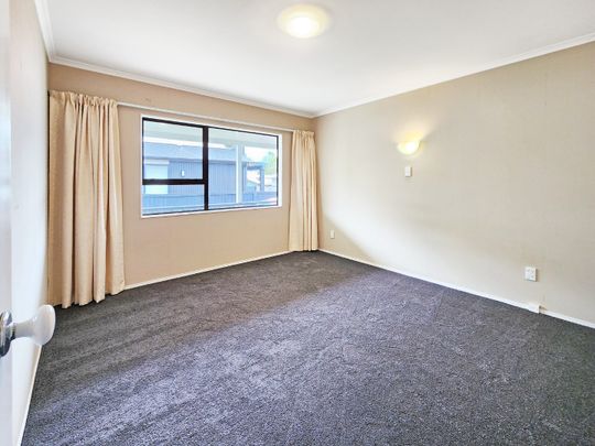 Pet-friendly 3 bedroom family home. A well-behaved cat is welcome here! - Photo 1
