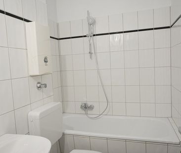 Helle, sanierte 2- Zimmer-Wohnung mit Balkon und Stellplatz und vie... - Photo 1