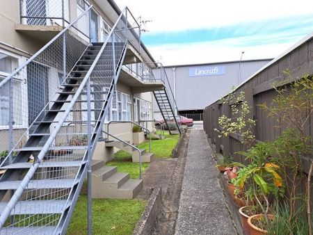 Cosy 1 bedroom in Upper Hutt CBD - Photo 3